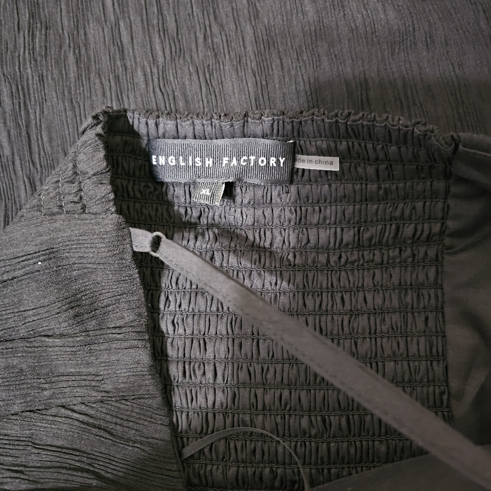 Women's Clothing (A23) - Picture 9 of 9